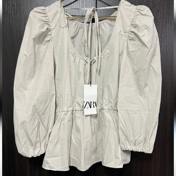 BNWT Zara puff sleeve top! - Picture 4 of 5